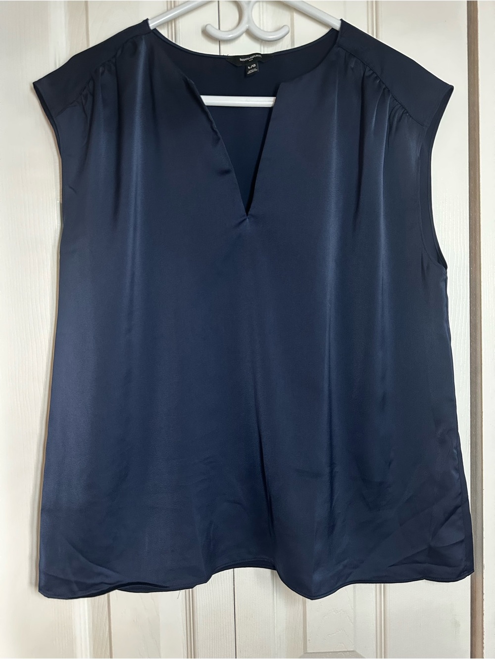 Banana Republic Satin Navy V-Notch Sleeveless shirt #73